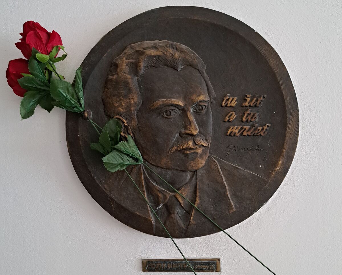 Relief Jozef Hnitka