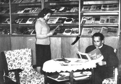Okresná knižnica r. 1961, čitáreň