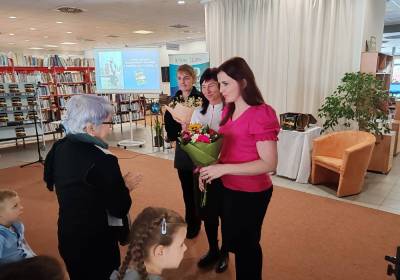 Terézia Mešťanová (autorka), Mária Ščuryová (vydavateľstvo Magma), Renáta Majchráková (starostka Svr