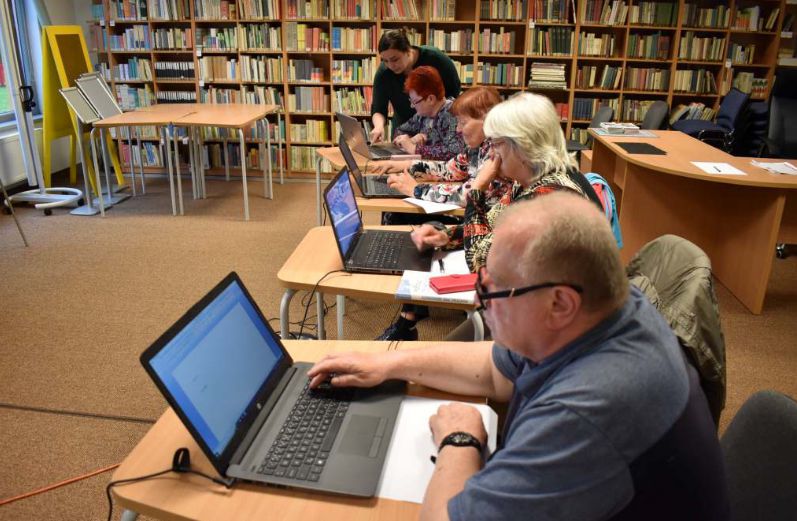 seniori technologie